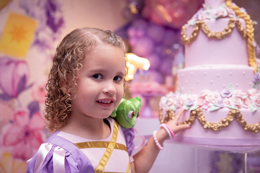 aniversário infantil festa de 1 ano tema rapunzel família ensaio de festa infantil fotografias cobertura fotográfica BH primeiro aninho menina fotos niver cobertura festa evento casa da fada madrinha