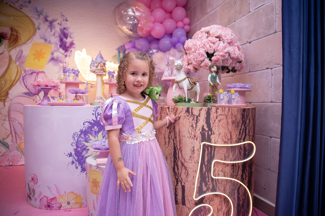 aniversário infantil festa de 1 ano tema rapunzel família ensaio de festa infantil fotografias cobertura fotográfica BH primeiro aninho menina fotos niver cobertura festa evento casa da fada madrinha