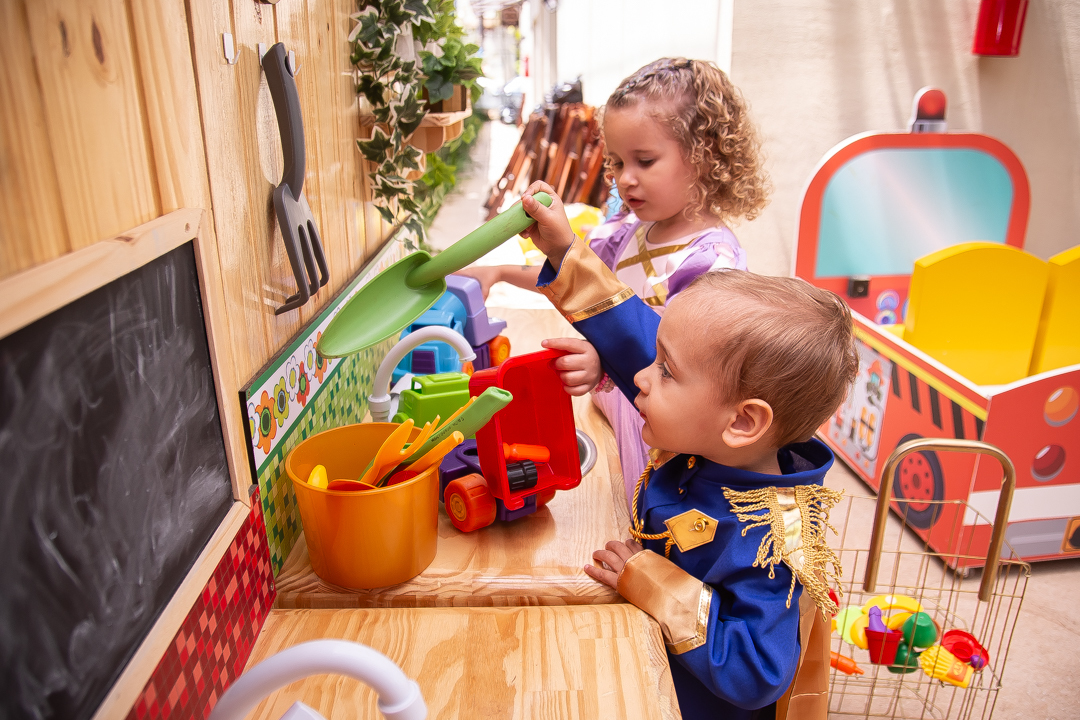 aniversário infantil festa de 1 ano tema rapunzel família ensaio de festa infantil fotografias cobertura fotográfica BH primeiro aninho menina fotos niver cobertura festa evento casa da fada madrinha