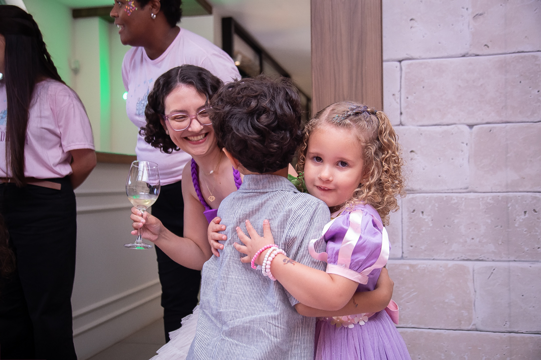 aniversário infantil festa de 1 ano tema rapunzel família ensaio de festa infantil fotografias cobertura fotográfica BH primeiro aninho menina fotos niver cobertura festa evento casa da fada madrinha