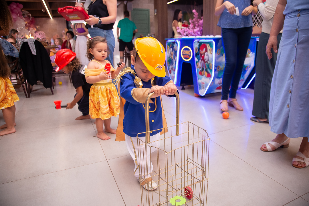 aniversário infantil festa de 1 ano tema rapunzel família ensaio de festa infantil fotografias cobertura fotográfica BH primeiro aninho menina fotos niver cobertura festa evento casa da fada madrinha
