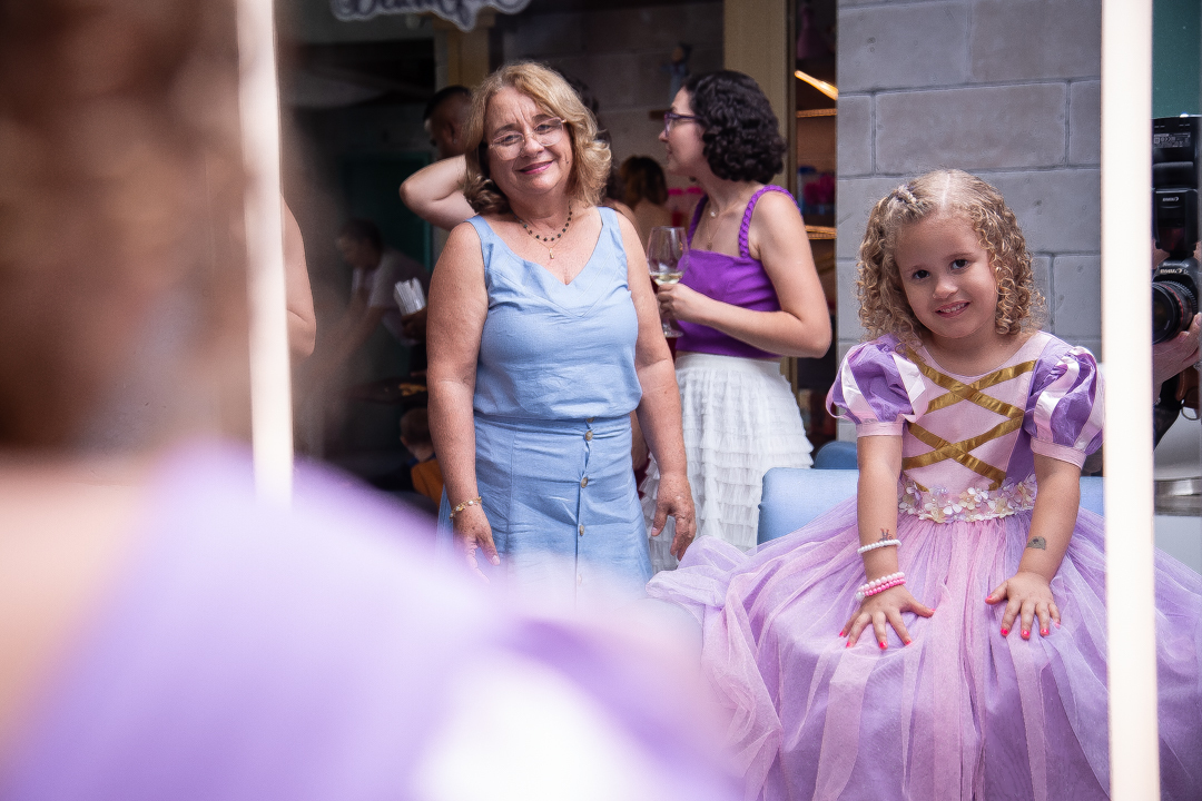aniversário infantil festa de 1 ano tema rapunzel família ensaio de festa infantil fotografias cobertura fotográfica BH primeiro aninho menina fotos niver cobertura festa evento casa da fada madrinha