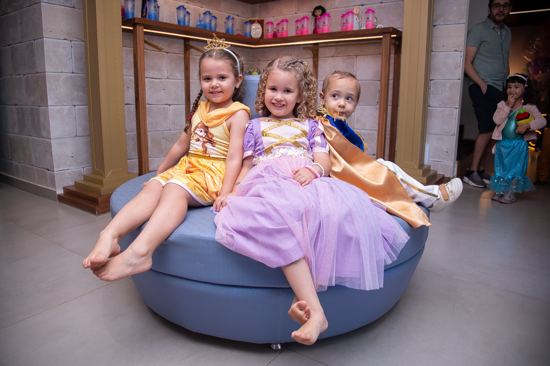 aniversário infantil festa de 1 ano tema rapunzel família ensaio de festa infantil fotografias cobertura fotográfica BH primeiro aninho menina fotos niver cobertura festa evento casa da fada madrinha