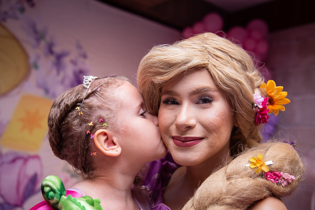 aniversário infantil festa de 1 ano tema rapunzel família ensaio de festa infantil fotografias cobertura fotográfica BH primeiro aninho menina fotos niver cobertura festa evento casa da fada madrinha