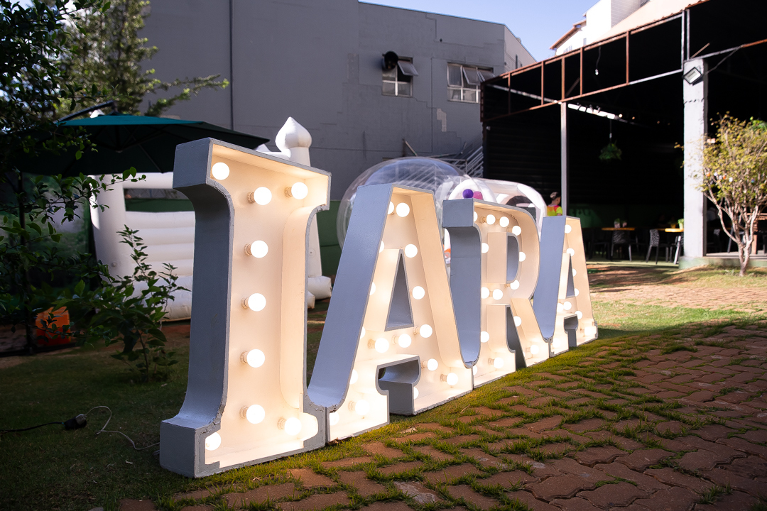 festa de 3 anos, aniversário 3 anos, cobertura fotográfica de festa infantil em BH, fotografia de aniversário infantil, fotógrafo de festas infantis em Belo Horizonte, 3 anos, tema bruxinha, festa temática bruxinha, decoração Halloween infantil