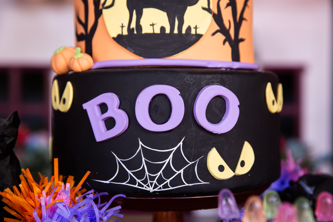 festa de 3 anos, aniversário 3 anos, cobertura fotográfica de festa infantil em BH, fotografia de aniversário infantil, fotógrafo de festas infantis em Belo Horizonte, 3 anos, tema bruxinha, festa temática bruxinha, decoração Halloween infantil