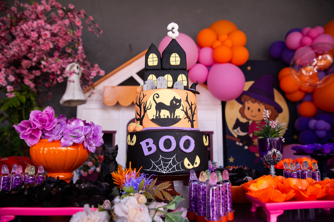 festa de 3 anos, aniversário 3 anos, cobertura fotográfica de festa infantil em BH, fotografia de aniversário infantil, fotógrafo de festas infantis em Belo Horizonte, 3 anos, tema bruxinha, festa temática bruxinha, decoração Halloween infantil