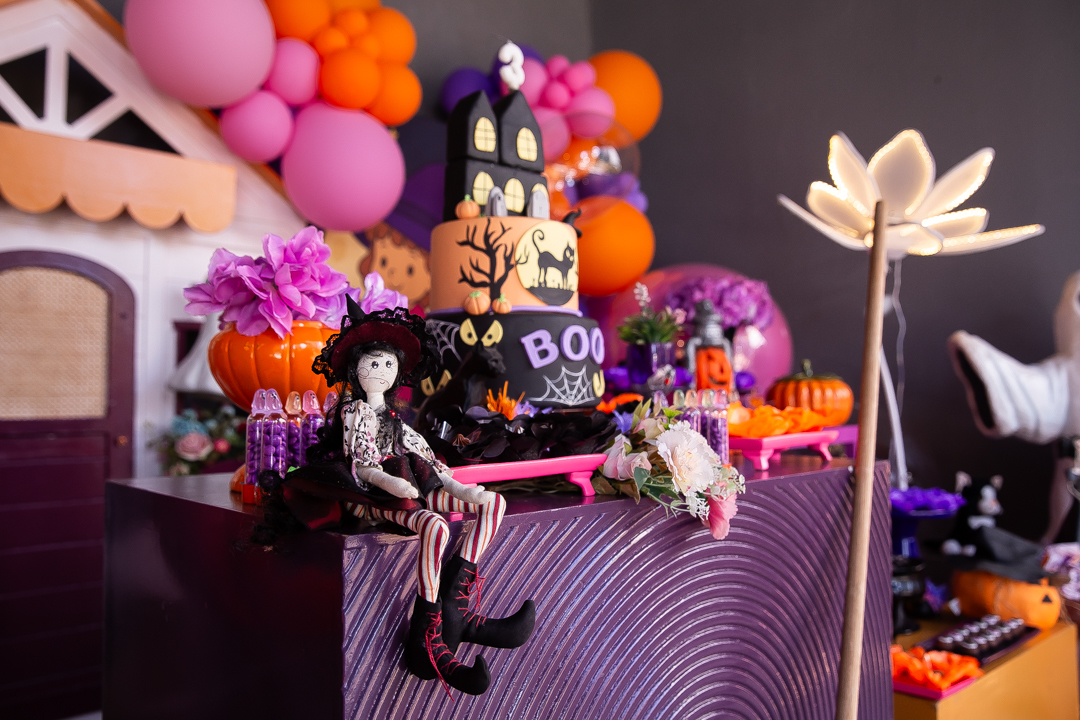 festa de 3 anos, aniversário 3 anos, cobertura fotográfica de festa infantil em BH, fotografia de aniversário infantil, fotógrafo de festas infantis em Belo Horizonte, 3 anos, tema bruxinha, festa temática bruxinha, decoração Halloween infantil