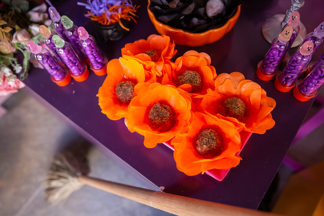 festa de 3 anos, aniversário 3 anos, cobertura fotográfica de festa infantil em BH, fotografia de aniversário infantil, fotógrafo de festas infantis em Belo Horizonte, 3 anos, tema bruxinha, festa temática bruxinha, decoração Halloween infantil