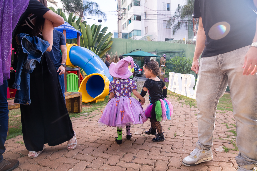 festa de 3 anos, aniversário 3 anos, cobertura fotográfica de festa infantil em BH, fotografia de aniversário infantil, fotógrafo de festas infantis em Belo Horizonte, 3 anos, tema bruxinha, festa temática bruxinha, decoração Halloween infantil