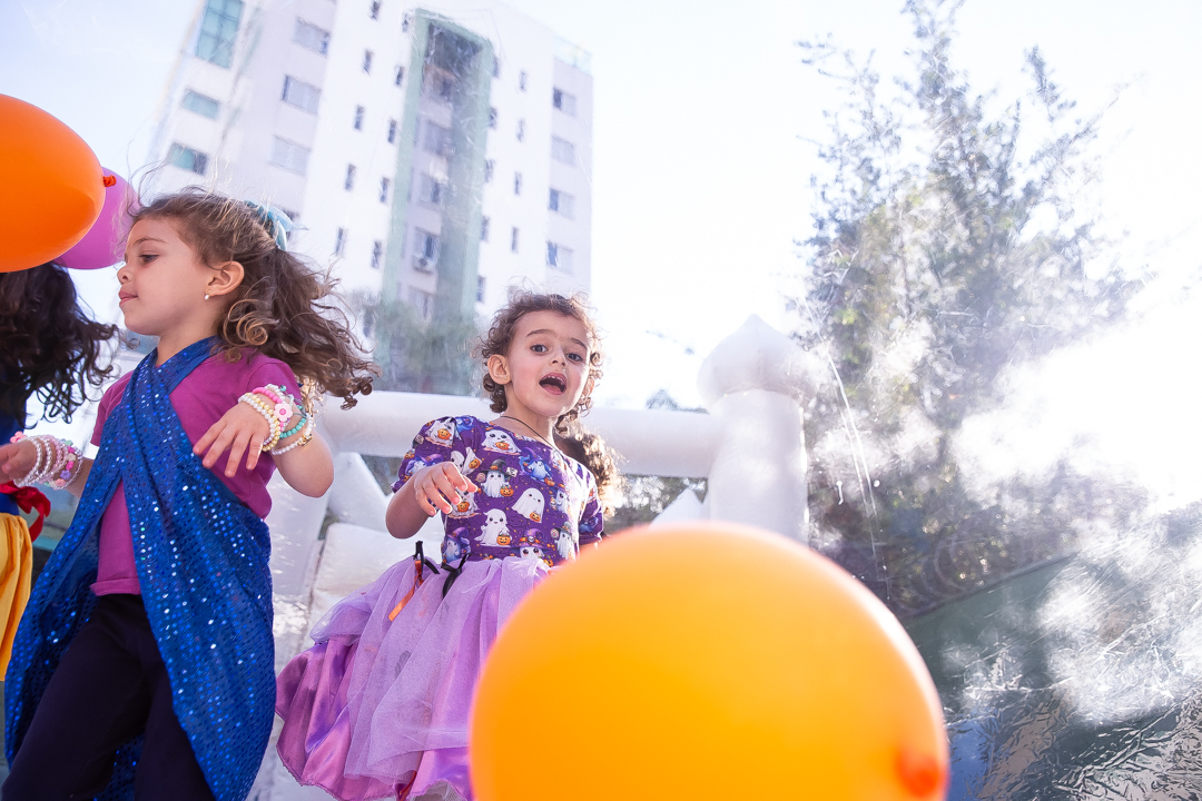 festa de 3 anos, aniversário 3 anos, cobertura fotográfica de festa infantil em BH, fotografia de aniversário infantil, fotógrafo de festas infantis em Belo Horizonte, 3 anos, tema bruxinha, festa temática bruxinha, decoração Halloween infantil