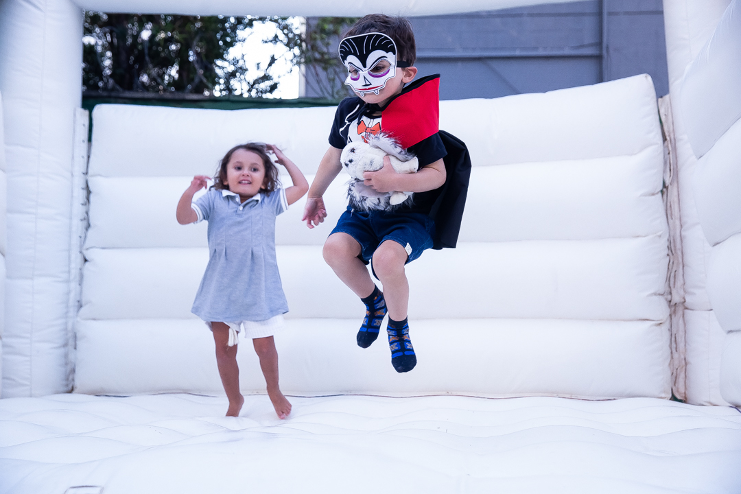 festa de 3 anos, aniversário 3 anos, cobertura fotográfica de festa infantil em BH, fotografia de aniversário infantil, fotógrafo de festas infantis em Belo Horizonte, 3 anos, tema bruxinha, festa temática bruxinha, decoração Halloween infantil
