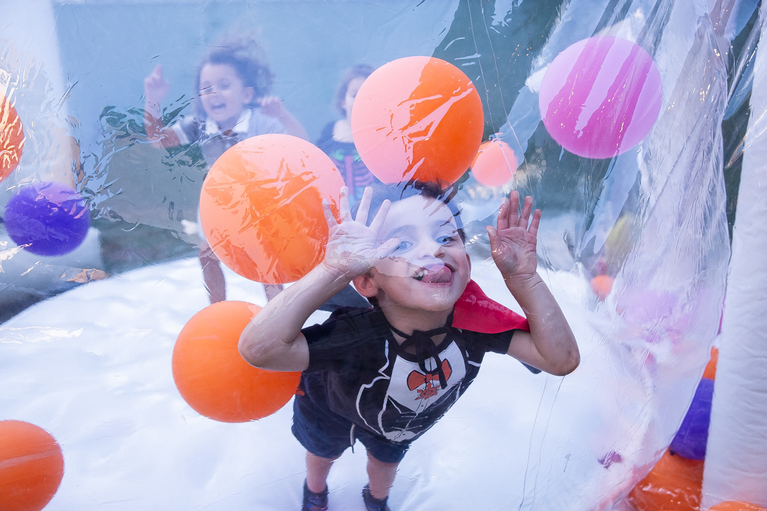 festa de 3 anos, aniversário 3 anos, cobertura fotográfica de festa infantil em BH, fotografia de aniversário infantil, fotógrafo de festas infantis em Belo Horizonte, 3 anos, tema bruxinha, festa temática bruxinha, decoração Halloween infantil