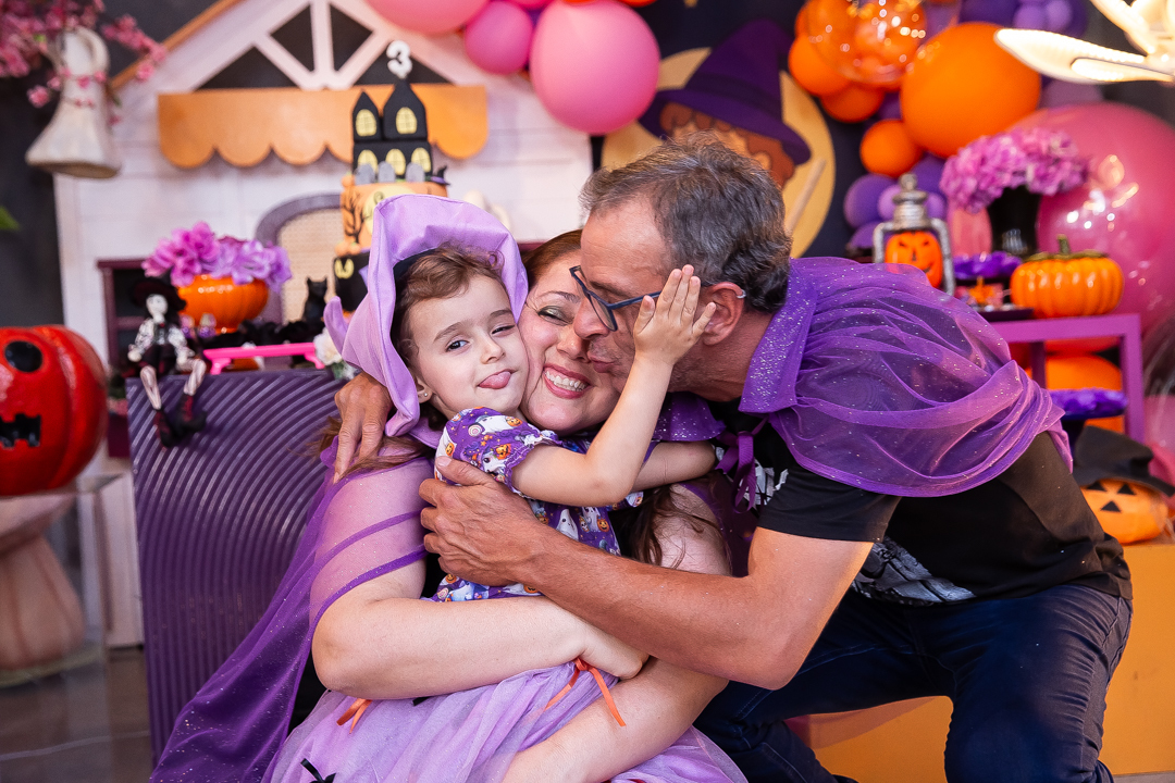 festa de 3 anos, aniversário 3 anos, cobertura fotográfica de festa infantil em BH, fotografia de aniversário infantil, fotógrafo de festas infantis em Belo Horizonte, 3 anos, tema bruxinha, festa temática bruxinha, decoração Halloween infantil
