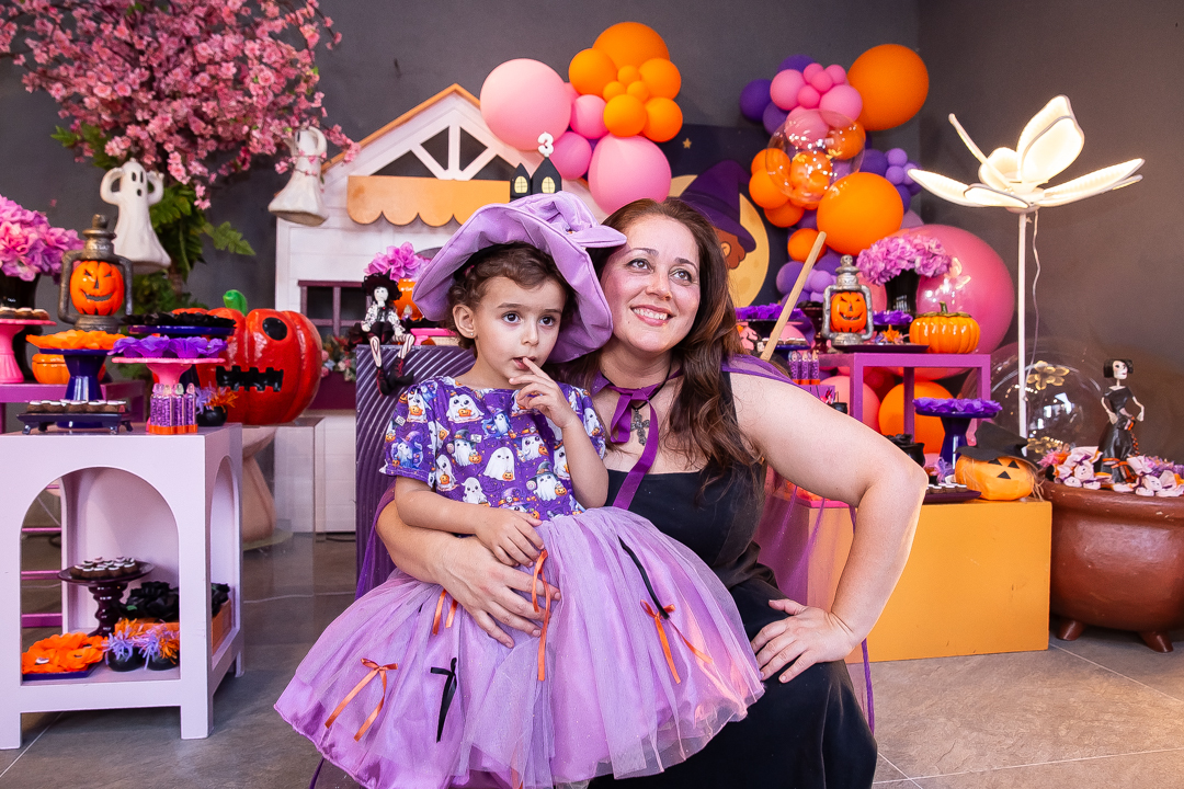 festa de 3 anos, aniversário 3 anos, cobertura fotográfica de festa infantil em BH, fotografia de aniversário infantil, fotógrafo de festas infantis em Belo Horizonte, 3 anos, tema bruxinha, festa temática bruxinha, decoração Halloween infantil