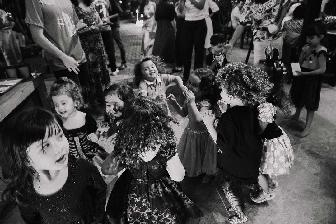 festa de 3 anos, aniversário 3 anos, cobertura fotográfica de festa infantil em BH, fotografia de aniversário infantil, fotógrafo de festas infantis em Belo Horizonte, 3 anos, tema bruxinha, festa temática bruxinha, decoração Halloween infantil