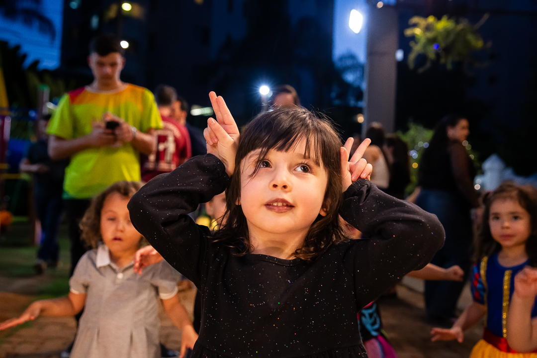 festa de 3 anos, aniversário 3 anos, cobertura fotográfica de festa infantil em BH, fotografia de aniversário infantil, fotógrafo de festas infantis em Belo Horizonte, 3 anos, tema bruxinha, festa temática bruxinha, decoração Halloween infantil