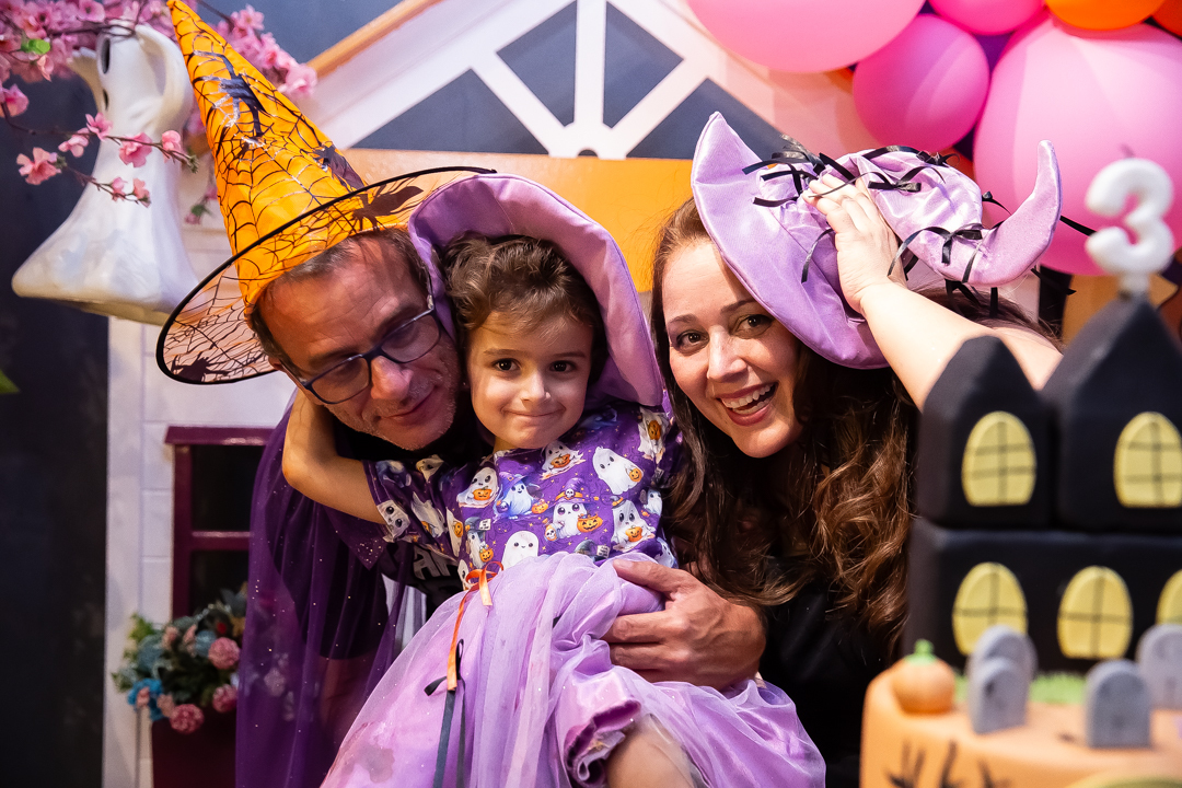 festa de 3 anos, aniversário 3 anos, cobertura fotográfica de festa infantil em BH, fotografia de aniversário infantil, fotógrafo de festas infantis em Belo Horizonte, 3 anos, tema bruxinha, festa temática bruxinha, decoração Halloween infantil