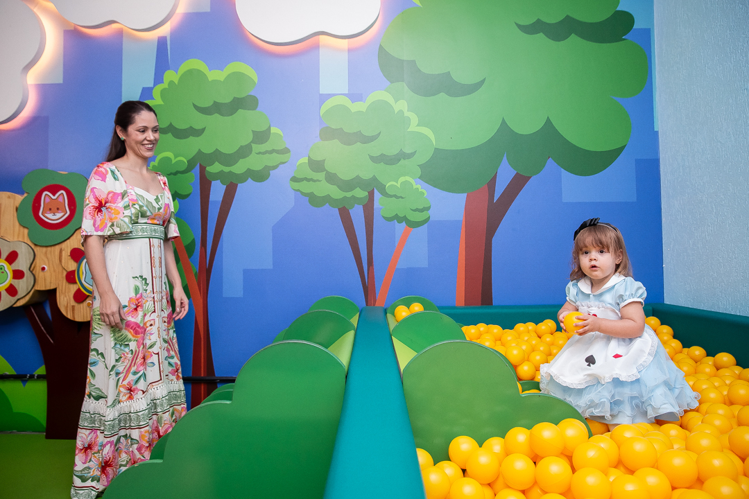 festa de 2 anos aniversário 2 aninhos cobertura fotográfica de festa infantil em BH fotografia de aniversário infantil fotógrafo de festas infantis em Belo Horizonte fotos de aniversário 2 anos niver tema alice no pais das maravilhas buffet faz de conta