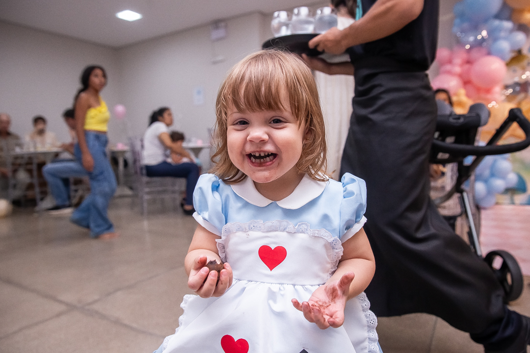 festa de 2 anos aniversário 2 aninhos cobertura fotográfica de festa infantil em BH fotografia de aniversário infantil fotógrafo de festas infantis em Belo Horizonte fotos de aniversário 2 anos niver tema alice no pais das maravilhas buffet faz de conta
