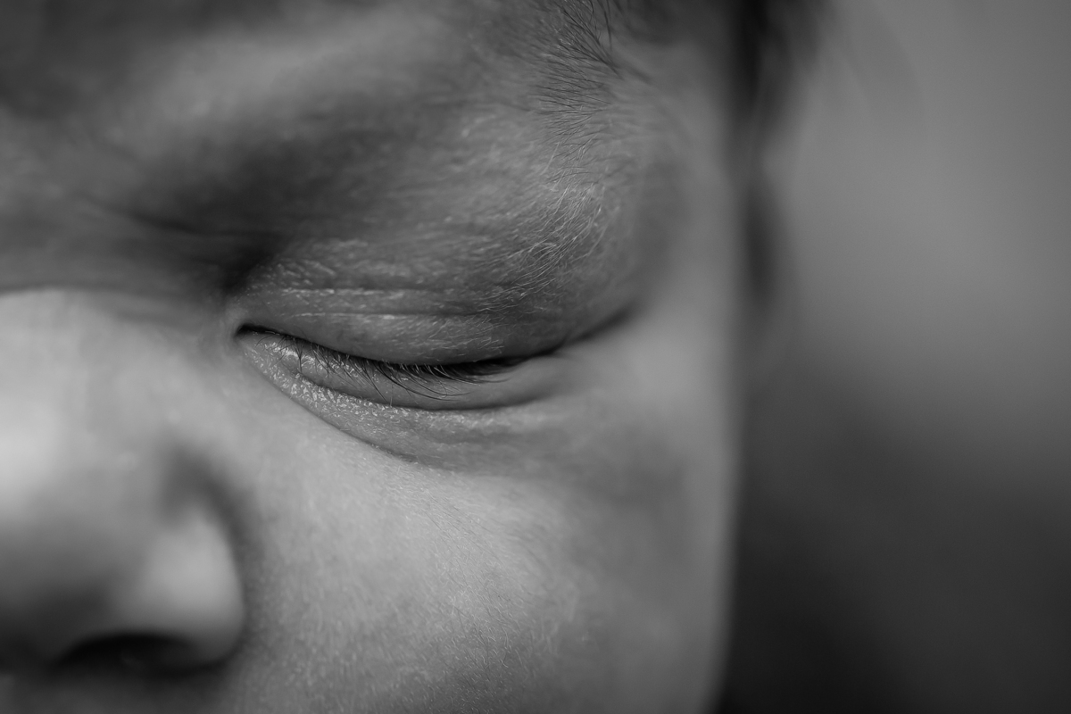 ensaio newborn detalhe olho e rosto foto de bebe