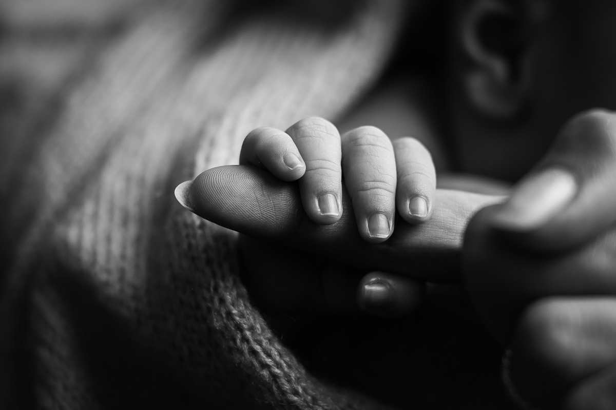 ensaio newborn foto de bebe detalhes  dedos 