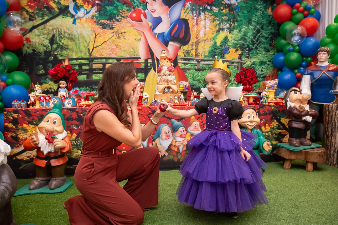 festa de 4 anos aniversário 4 aninhos cobertura fotográfica de festa infantil em BH fotografia de aniversário infantil fotógrafo de festas infantis em Belo Horizonte fotos de aniversário 4 anos niver tema malévola branca de neve