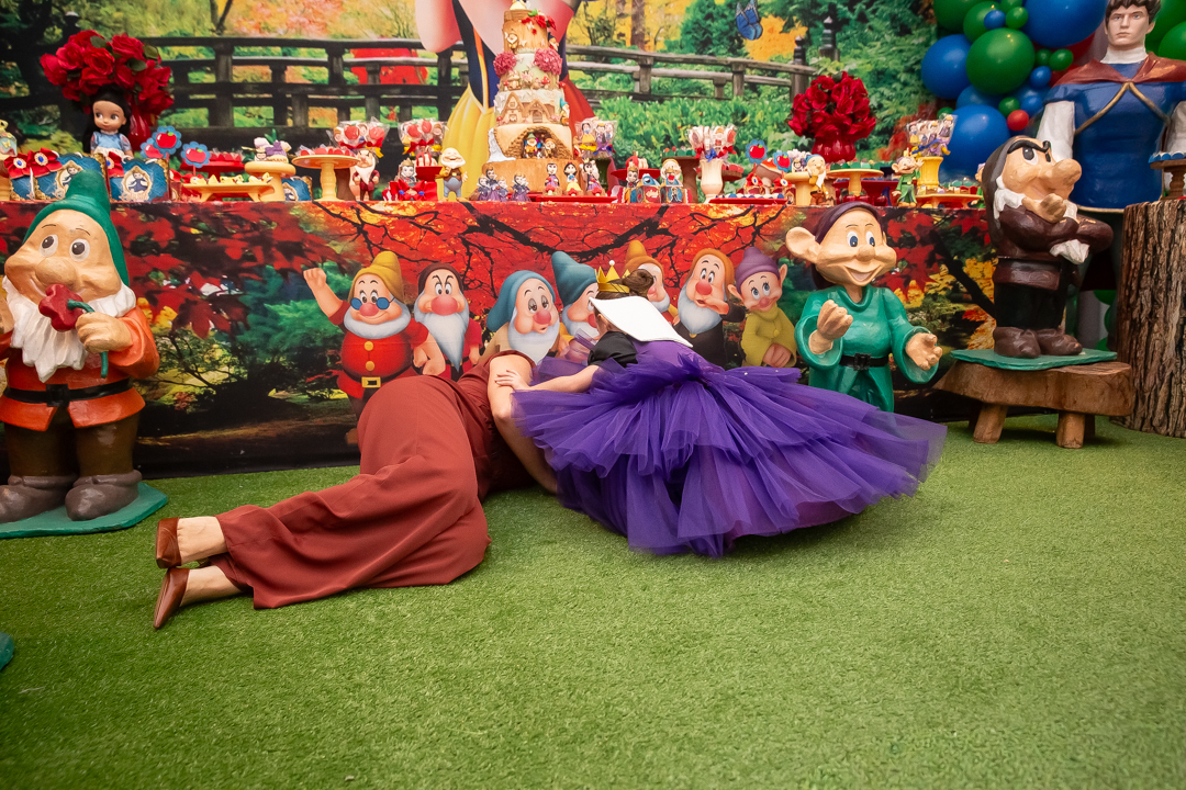 festa de 4 anos aniversário 4 aninhos cobertura fotográfica de festa infantil em BH fotografia de aniversário infantil fotógrafo de festas infantis em Belo Horizonte fotos de aniversário 4 anos niver tema malévola branca de neve