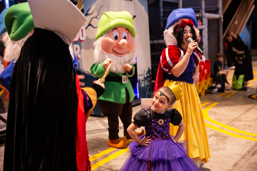 festa de 4 anos aniversário 4 aninhos cobertura fotográfica de festa infantil em BH fotografia de aniversário infantil fotógrafo de festas infantis em Belo Horizonte fotos de aniversário 4 anos niver tema malévola branca de neve