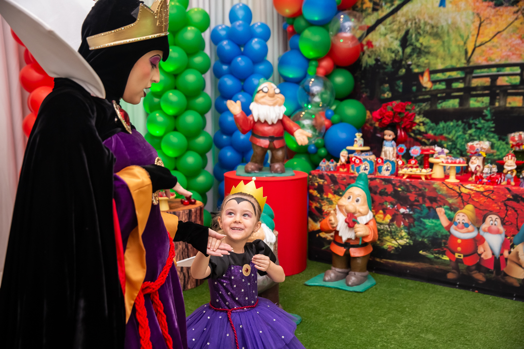 festa de 4 anos aniversário 4 aninhos cobertura fotográfica de festa infantil em BH fotografia de aniversário infantil fotógrafo de festas infantis em Belo Horizonte fotos de aniversário 4 anos niver tema malévola branca de neve