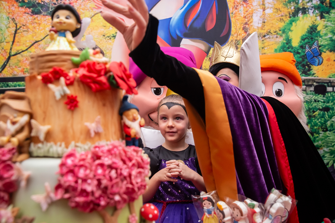 festa de 4 anos aniversário 4 aninhos cobertura fotográfica de festa infantil em BH fotografia de aniversário infantil fotógrafo de festas infantis em Belo Horizonte fotos de aniversário 4 anos niver tema malévola branca de neve