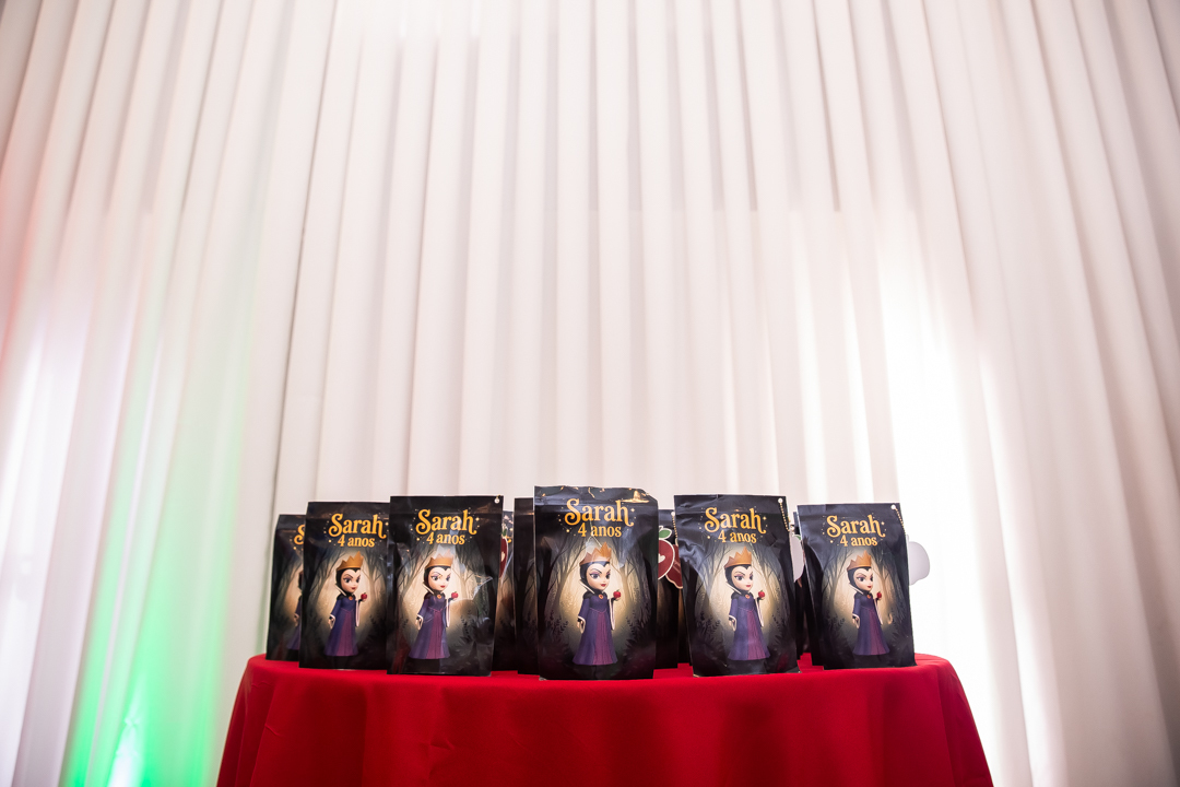 festa de 4 anos aniversário 4 aninhos cobertura fotográfica de festa infantil em BH fotografia de aniversário infantil fotógrafo de festas infantis em Belo Horizonte fotos de aniversário 4 anos niver tema malévola branca de neve