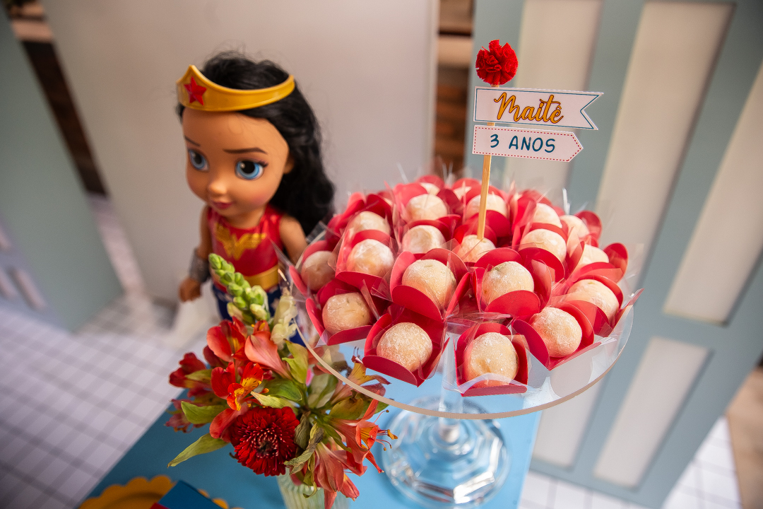 fotógrafo de festa infantil em Belo Horizonte, aniversário infantil 3 anos, festa infantil Mulher Maravilha, fotografia de aniversário infantil, festa infantil ao ar livre, aniversário infantil em Belo Horizonte