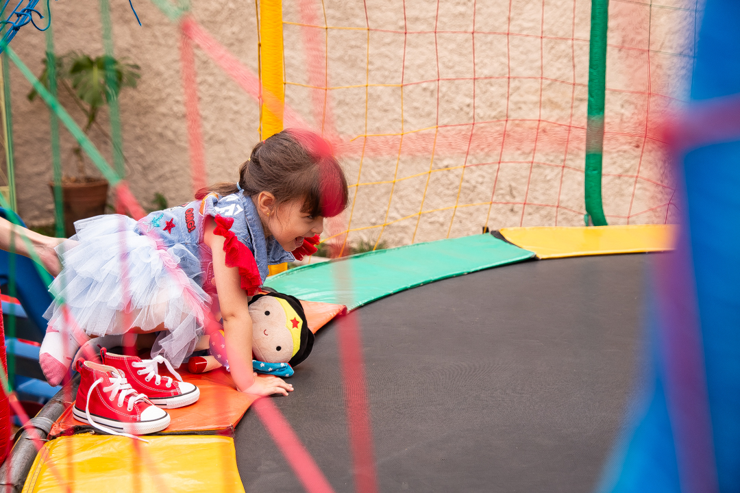 fotógrafo de festa infantil em Belo Horizonte, aniversário infantil 3 anos, festa infantil Mulher Maravilha, fotografia de aniversário infantil, festa infantil ao ar livre, aniversário infantil em Belo Horizonte