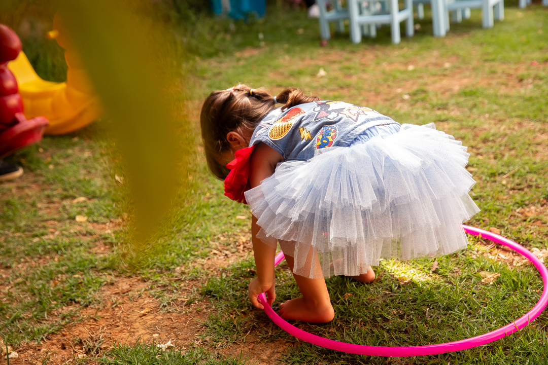 fotógrafo de festa infantil em Belo Horizonte, aniversário infantil 3 anos, festa infantil Mulher Maravilha, fotografia de aniversário infantil, festa infantil ao ar livre, aniversário infantil em Belo Horizonte