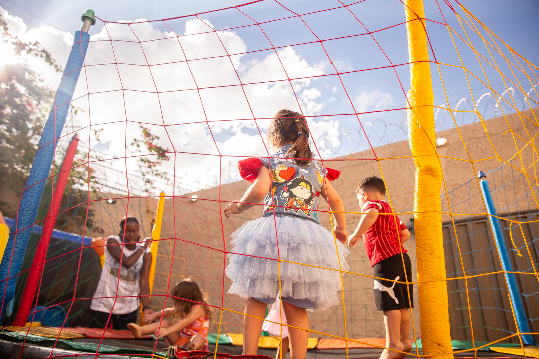 fotógrafo de festa infantil em Belo Horizonte, aniversário infantil 3 anos, festa infantil Mulher Maravilha, fotografia de aniversário infantil, festa infantil ao ar livre, aniversário infantil em Belo Horizonte