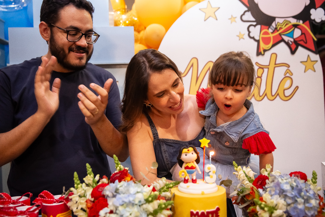 fotógrafo de festa infantil em Belo Horizonte, aniversário infantil 3 anos, festa infantil Mulher Maravilha, fotografia de aniversário infantil, festa infantil ao ar livre, aniversário infantil em Belo Horizonte