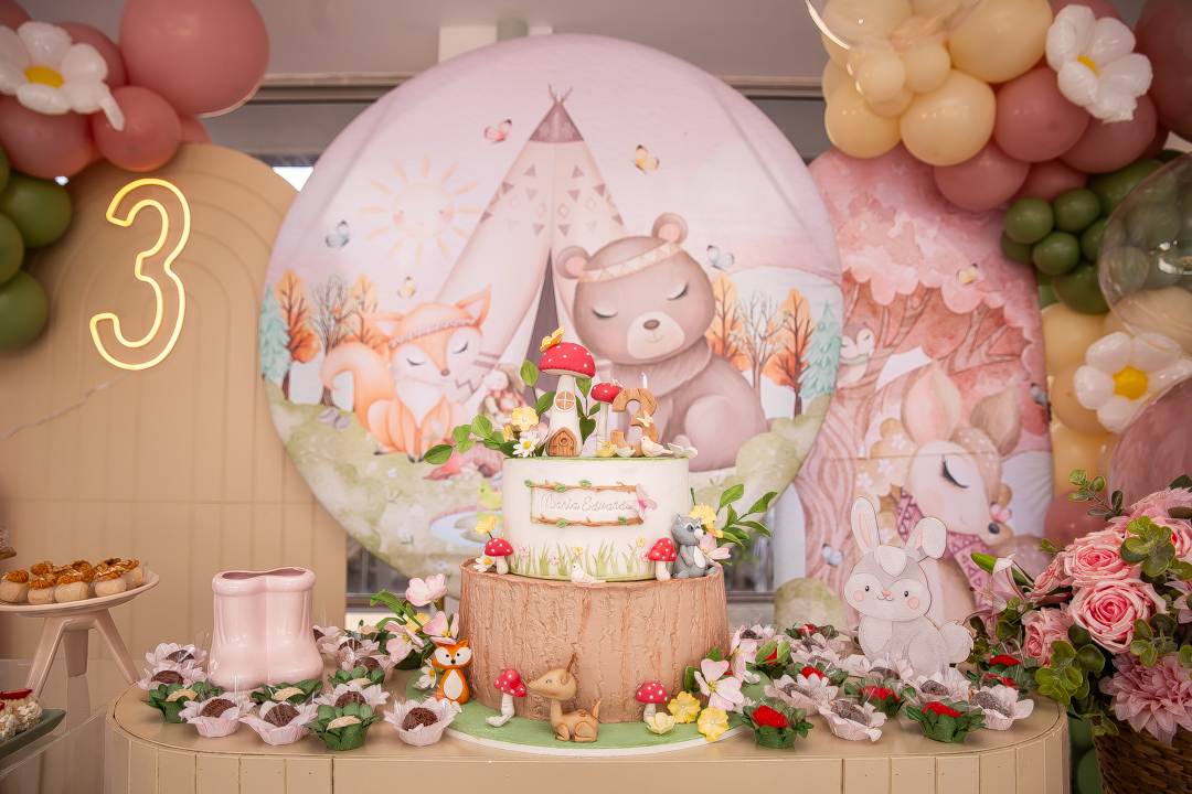 Aniversário infantil de 3 anos, festa Bosque Encantado, decoração Bosque Encantado, fotografia de aniversário infantil, cobertura fotográfica infantil, fotógrafo de festa infantil em Belo Horizonte, fotografia infantil BH, festa infantil temática