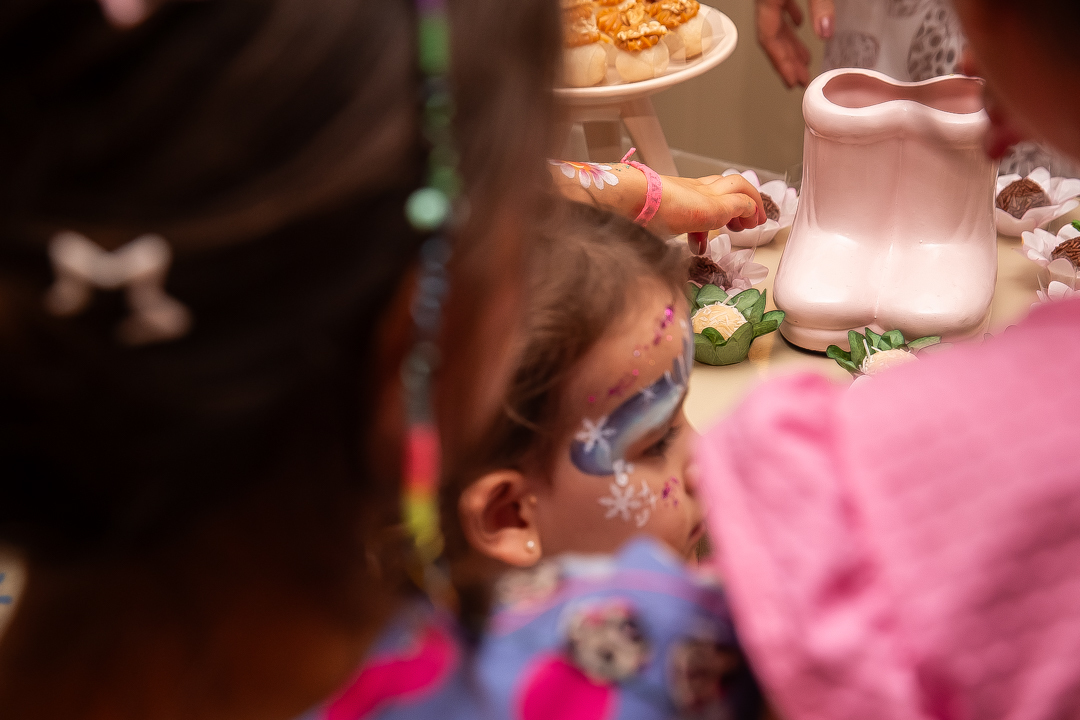Aniversário infantil de 3 anos, festa Bosque Encantado, decoração Bosque Encantado, fotografia de aniversário infantil, cobertura fotográfica infantil, fotógrafo de festa infantil em Belo Horizonte, fotografia infantil BH, festa infantil temática