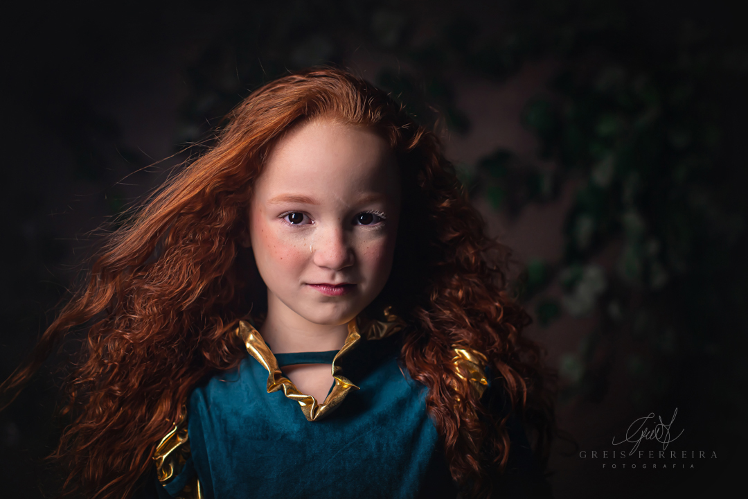 ensaio infantil de halloween da princesa merida da disney