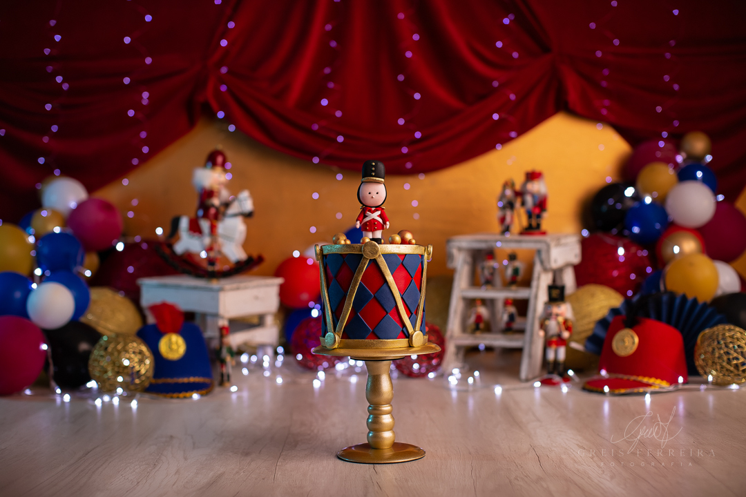 smash the cake soldadinho de chumbo ensaio de bebe de 1 ano de menino