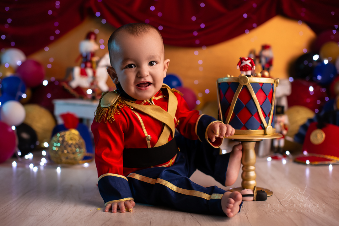 smash the cake soldadinho de chumbo ensaio de bebe de 1 ano de menino