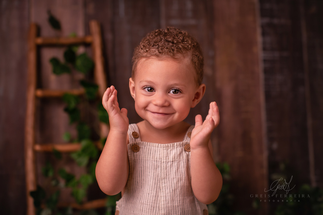 ensaio de bebe de 18 meses comendo melao