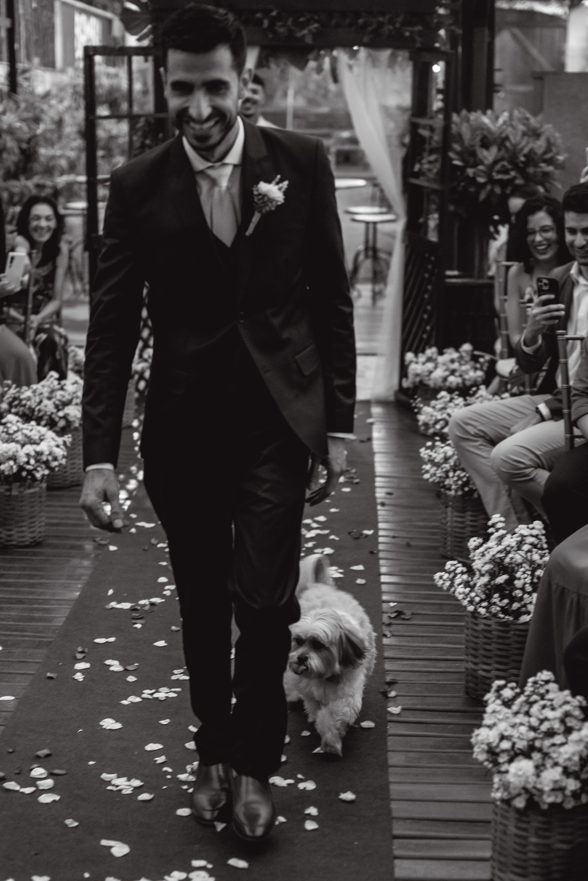 cachorro no casamento | pet no casamento | pet na entrada de casamento