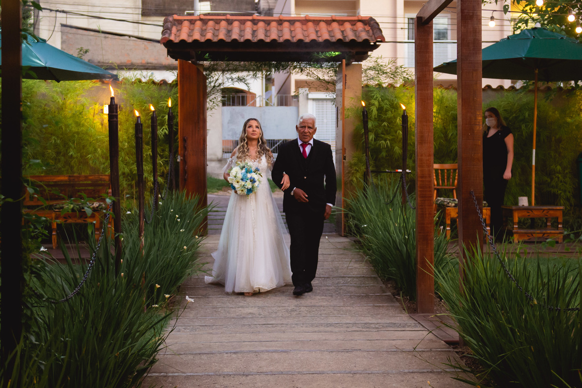 entrada da noiva  | vestido de noiva | 