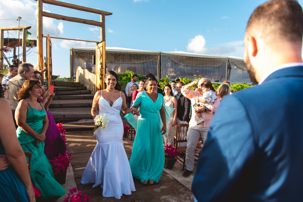 entrada da noiva | Beach destination wedding Rio de Janeiro Brasil | vestido da noiva | vestido pra casar na praia 