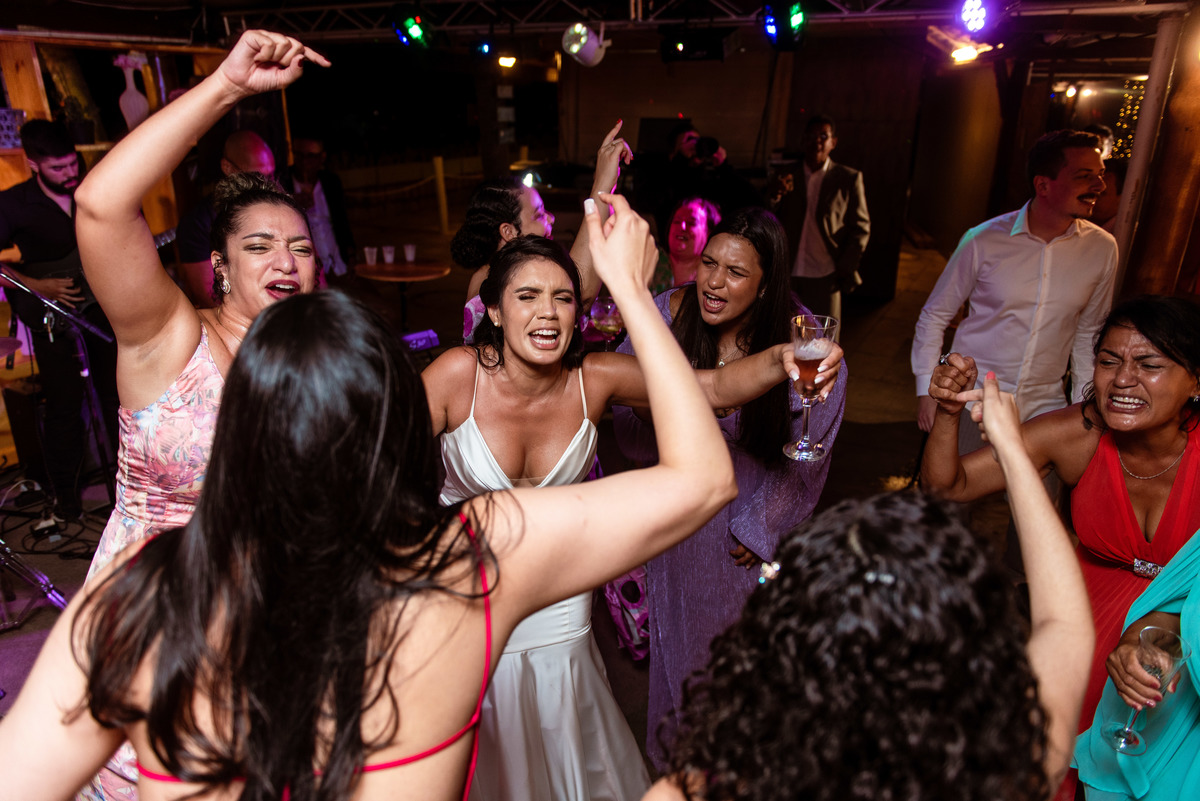 festa de casamento na praia | pista de danca de casamento | fotos de pista de danca de casamento | casamento animado