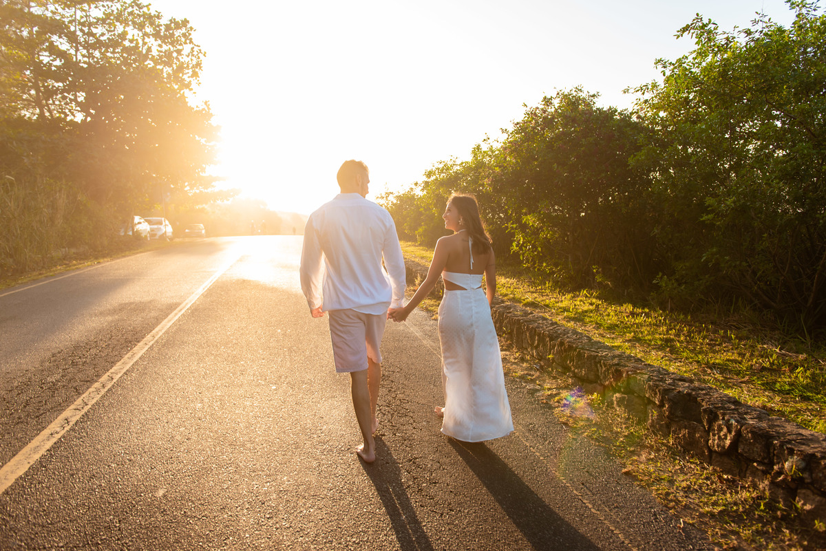 ensaio de casamento na praia do secreto grumari - grumari -ensaio de casal - ensaio de casal no por do sol