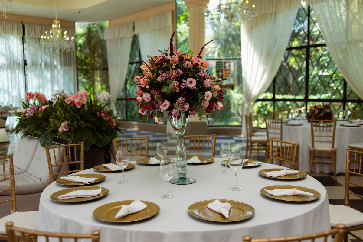 decoracao de mesa de convidados castelo de itaipava