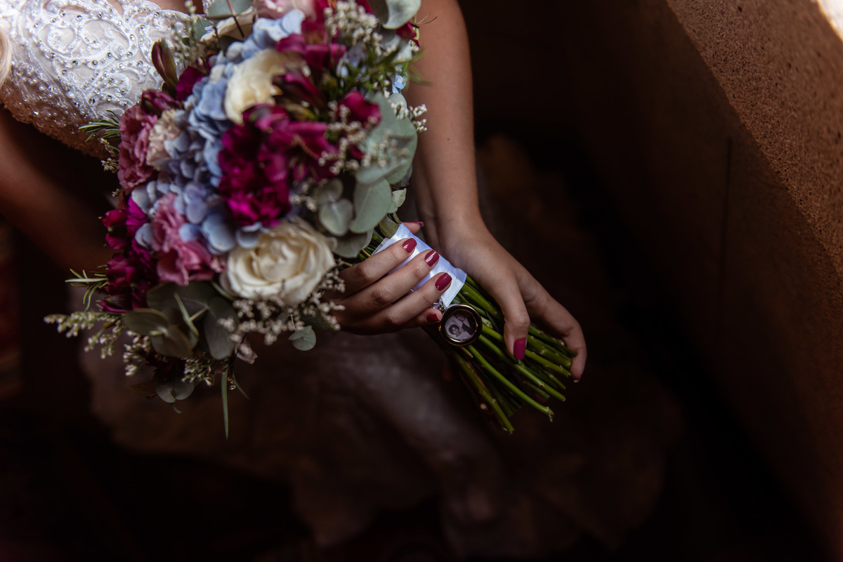 BOUQUET DA NOIVA COM RELICARIO